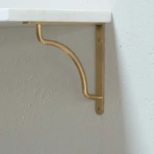 The product in the image called Kilburn Shelf Bracket. Dimensions is 150mm x 150mm x 20mm and the finish is Antique Brass.
